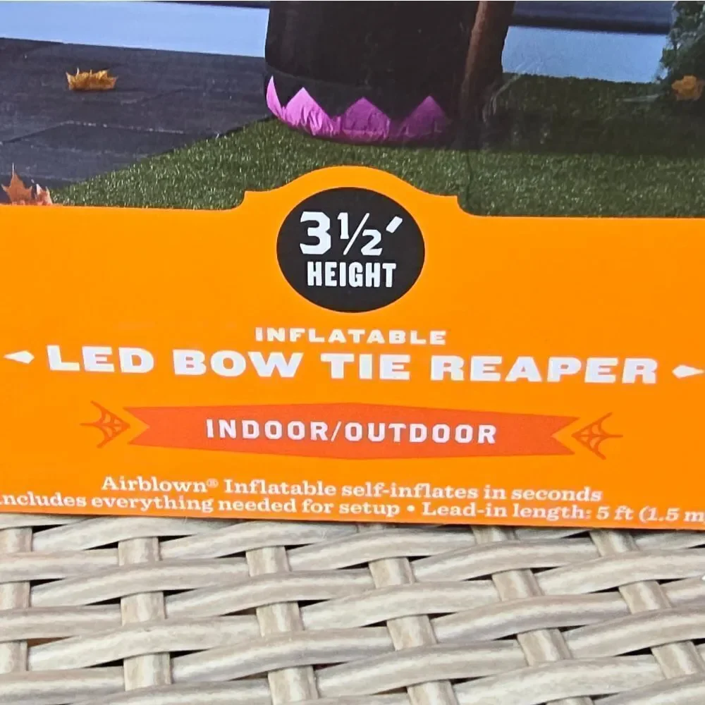 Nib Hyde & Eek Inflatable Bow-tie Skull Reaper 3,5 ft Halloween Decoration